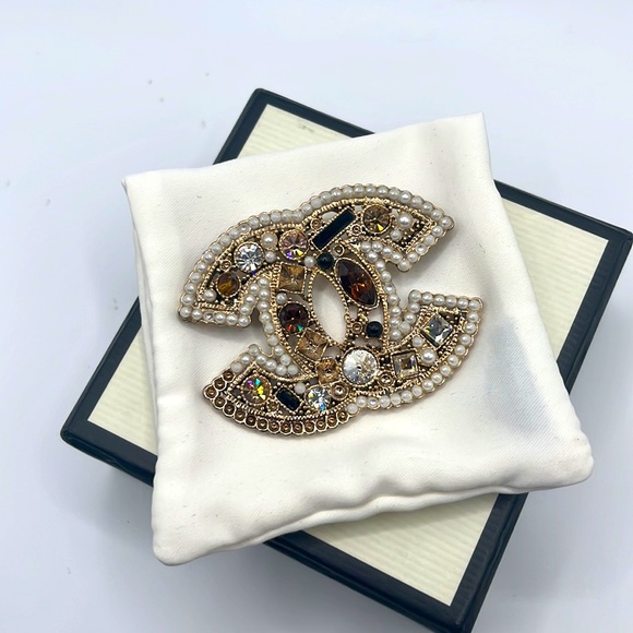 CHANEL vintage brooch - Picture 2 of 4